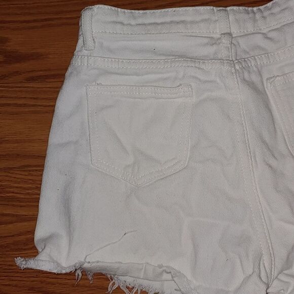 Shein Distressed white  jean shorts Sz M NWOT - Picture 6 of 8